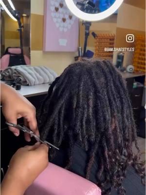 Time lapse of Loc extensions removal & soft locs 😍 all done in the same day! #softlocs #softlocsstyles #locs #locstyles #fyp #