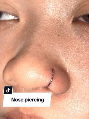 Changing your nose stud is as easy as pie! ' First, clean your hands and the new stud thoroughly. Then, gently remove the old stud and insert the new one, making sure it's in the right spot. Finally, clean again to prevent infection. Give it a try! #NoseStudChange #NoseJewelry #piercing #piercings #helixpiercing #lippiercing #tonguepiercing #vairal #fyp #allfake⚠️ 