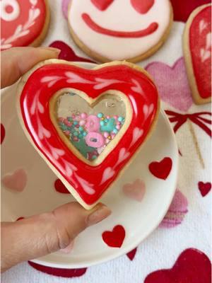 One of my favorite dessert to make recently ❤️❤️❤️❤️ #cookie #royalicing #glasscookie #royalicingcookie #ValentinesDay 