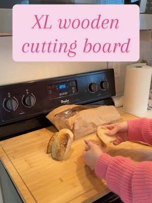 My favorite thing about my kitchen lately 😍 #cuttingboard #largecuttingboard #KitchenHacks #kitchengadgets #kitchencuttingboard #woodencuttingboard 