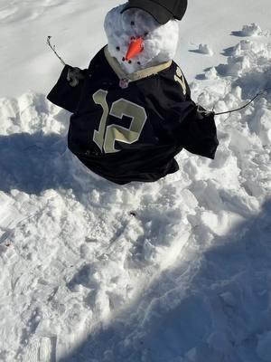 Look he ain’t bad for the first time ever getting to make one. 🤣⛄️⚜️ #louisiana #snowapocalypse #louisianasnow #winterstorm #snow2025 #fyp #winterstorm2025 #504 #viral #foryoupage #nola #saints #neworleanssaints #whodat #whodatnation #doyouwannabuildasnowman 