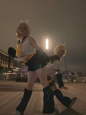 Miss making vids with rose 😞 (I saw her last weekend) @Rosealin as Rin #rinandlen #kagaminelen #kagaminerin  #rincosplay #lencosplay #vocaloid #vocaloidcosplay 