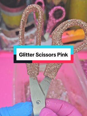 Replying to @meganmichelle1009 Let's glitter scissors pink! ✨️💕🥰 #glitter #scissors #handmade #crafting #tutorial #officesupplies #DIY #deskaccessories #glitterscissors 