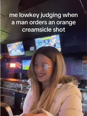 orange creamsicles, lemon drops, gummy bear and strawberry banana smoothie shots are for the girls only 🤷🏼‍♀️🤣🤣🤣 #bartender #bartok #collegebar #ohiobartender 