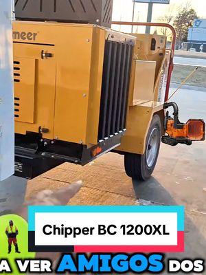 Replying to @joseandino06 Chipper lo traemos sin Calzones, 25 galones de gasolina para el tanque en este chipper Vermeer BC 1200 XL #chipper #vermeer #arbolistaedgargarcia 