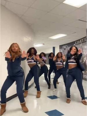 Me, my girlllsss, and our fav 8 count🤭😍😍  #xochase #howarduniversity #stompnshake 