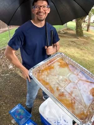 Joven Ciego 🙏🧑‍🦯 Nadie le Quiso Dar Trabajo y Decidio Salir a Vender Lasagna ❤️🇵🇷 Pa Hechar Pa Lante y Lograr Sus Metas !! Personas Asi hay Que Apoyar #puertorico #chinchorreo #boricua #comidapuertorriqueña #lasagna #apoyo #ciego #vende #blind 