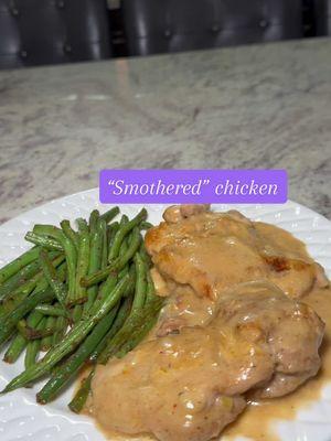 “Smothered” chicken. #easydinners #easydinnerrecipes #cheapdinners #easydinnersathome #chickendinners #creatorsearchinsights #lowcarb #lowcarbrecipes #cookwithme #cookdinnerwithme #DinnerIdeas #foodisbae #FoodTok #Foodie 