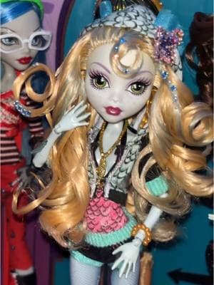 Lagoona Blue love her new restyle she feel so good in it #gems #pretty #glam #girly #gorgeous #lagoona #LagoonaBlue #class #monsterhigh #dolls #monsterhighcontent #monsterhighdolls #restyle 