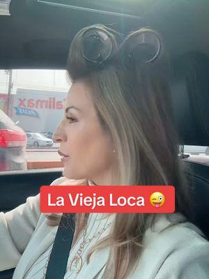 Que me digan VIEJA LOCA ¡No me importa! 😝 Me urgen mis hormonas, eso queda más que claro. Pero dentro de tanta locura tu amiga la Normis te deja un tip para dar volumen al cabello. De nada!!! Love you 😘 #cabelloconvolumen #cabello #volumen #tipsdecabello #viejaloca #menopausia #menopause #nomeimporta 