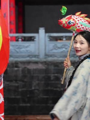 The Spring Festival is around the corner. The fish lanterns representing happiness and good fortune weave through the ancient village in Huangshan City, east China's Anhui Province. Watch the video to experience the romance. #fishlantern #newyear #village #celebration #anhui #China