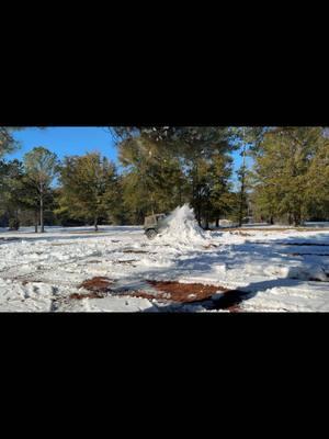 When Alabama Boys get some snow ❄️😅⛄️@Gray Rabren @Bailey Fox #snowday #southAL #bigboytoys 