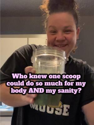 One scoop a day = more energy, less stress, and a healthier me 💚  Busy mama approved! 👏🏼  #WellnessMadeEasy #BecomingHER #GlowUpGoals #kialagreens @kialanutrition 