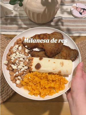 Milanesa de res 🥩✨🪩 A quick & delicious post work meal 😋 #milanesa #milanesaderes #beef #riceandbeans #quickmeals #DinnerIdeas #dinnerwithme #cookwithme #mexicanfood #fyp #parati #Cumbia #cumbiasonidera 