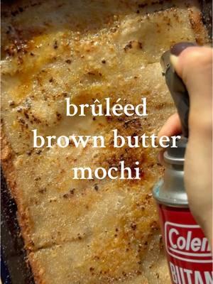 Brûléed brown butter mochi!! Recipe is from Dominique Ansel’s newest cookbook but you can also use your favorite butter mochi recipe (I have lots of recs in my butter mochi bake off)—just sprinkle an even layer of granulated sugar over the top and brulee!  #buttermochi #mochi #brulee 