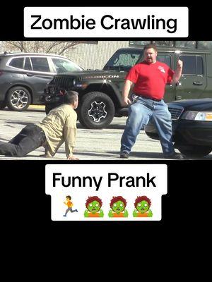 Zombie Crawling! 🧟👀 Funny Prank 🤣 #prank #funnyvideo #zombie #zombieprank #funnyprank #scarypranks #funnymoments #lol 