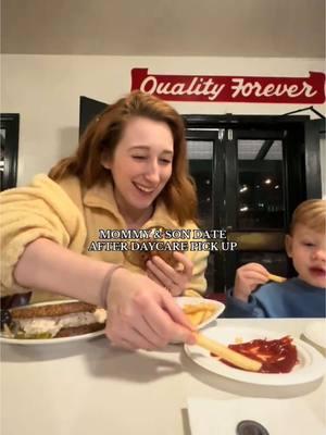 mommy & son date bc i missed him all day📍The Apple Pan 🍔🍟🥧  #workingmom #workingmoms #workmomlife #theapplepan #applepan #lafood #mommyandson #momlife #motherandson #diners #parenthood #motherandsonduo #dinerfood 