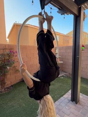 Good morning ☀️  #flexiblegirl #stretching #bendyback #gymnastics #lasvegas #lasvegastiktok #goodmorning #goodmorningvideo #goodvibes #goodvibesonly #aerialhoop #aerialist #stretching #yoga #yogapose #yogalover #contortionistchallenge 