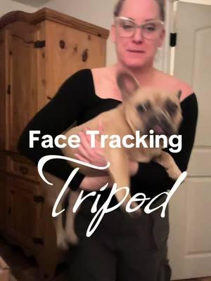 This face tracking tripod is awesome if you are a content creator! #facetrackingtripod #facettacker #gimbel #contentcreatortools 