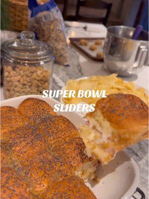 The perfect Super Bowl food! This is hands down the easiest way to serve a lot of people for the superbowl! #Recipe #SuperBowl #superbowlfood #superbowlsunday #partyfood #sliders #entertaining #appetizers #recipes 