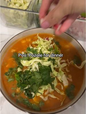 Para el frio 🥶  Which pozole do you prefer green or red? . . . #dinner #DinnerIdeas #MomsofTikTok #momlife #fypシ #momofthree #yp #senoralife #motherhood #latina #latinastiktok #latinacontentcreator #pozole #latinos #comidia #parait 