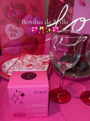 Dale un toque brilloso a todos tus tragos. Entre más claro,  más rosita pero aún brilloso ✨✨💖 #bombadebrillo #bombadealgodon #cottoncandy #cottoncandyglitterbomb #cottoncandyglitterbombs #cottoncandy #glitterbombs #glitterdrinks #glitterbombdrink #pinkglitterdrink #valentinesdrinks #ValentinesDay #valentines #valentinesdates #valentinesdecor #tiktokshoploveatfirstfind #TikTokShop @Art of Sucre 