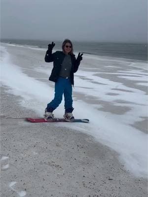 Snowboarding on a beach in Florida… what?! 🤯😂 Pensacola, FL snowstorm 2025  #snowonthebeach #floridasnow #floridasnowstorm #snowboarding #foryou #foryoupage #travellife #fyp #paradise #creatorsearchinsights #champagneproblems #pensacola #beach @Taylor Swift 