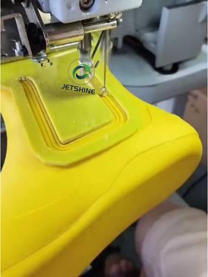 Automatic industry shoe sewing machine #shoesewing #máquinadecoser parte superiordelzapato#швейная машина для верха обуви#shoemakingprocess#صناعة الأحذية