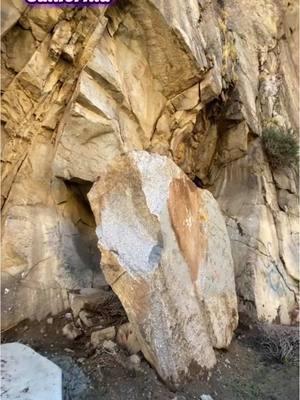 Derrumbe de rocas en el cañón de Bakersfield, California..  #viajando_ala_naturaleza #viajesnaturaleza1 #kernriver #bakersfield #bakersfieldcalifornia #kerncounty #kern #nature #naturevibes #travel #traveltiktok #naturevideos #Recuerdos   