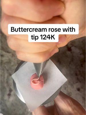 Tip 124K (full tutorial coming to YouTube) #roses #buttercreamrose #rosepiping #pipingroses #buttercreamflowers #cakedecorating #pipingtips #pittsburghcakes #cake 