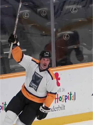 Hal Gill thrives in chaos  #hockeyisforeveryone #hockeyplayer #hockeylife #beerleague #NHL #preds #hockey 