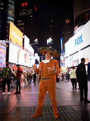 Don Chente Fernández #jesusprints1 #newyork #jesusmendez #timesquare #fotossorpresa #latinos #❤️ @Vicente Fernández 