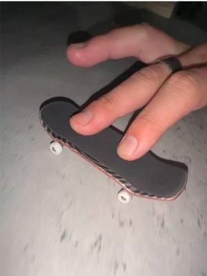 🫳🛹 #fingerboard #techdeck #fingerskateboard #fingerboardingontiktok 