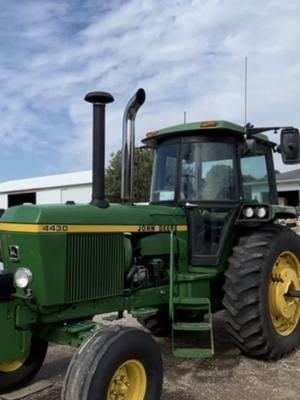 #CapCut #coldstart #4430johndeere #letmeplayyouthesongofmypeople #johndeere #straightpipe #fyp #tractors #tractorvideos #soundsgood #loud #merica #farmer #farming #tractorsounds #farmtok #farmtokmafia #farmtokisback #tiktokisback #farmtokfriends 