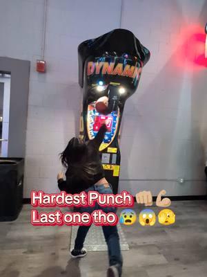 Who won!? 🤔👀🥊👊🏼🤪 #punchingpower #PunchingGame #ArcadeGames #fypシ 