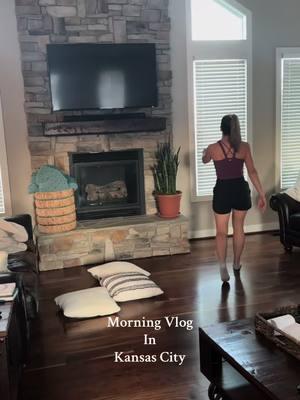 Literally not made for cold weather at allllll 😅 #Vlog  #amvlog #kansascity #fypシ  #lakelife #lakeoftheozarks  #momvlog  #morningvlog  #amroutine 