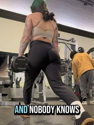 Pregnant gym vlog 🤰🏻 #pregnantlife #GymTok #legday #momsthatlift #workoutmotivation #gymvlog #mobilityexercises #momlife #movementismedicine #getmoving #tattedmom #altmom #fitmom #fyp