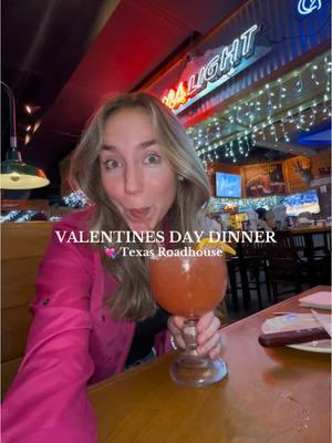 love is in the air this VDAY at @Texas Roadhouse 💘 we had so much fun, join the waitlist and get your table today! 💋💌 #texasroadhouse #ValentinesDay #vdaydinner #valentinesdinner #datenight #datenightideas #texasroadhouserolls 