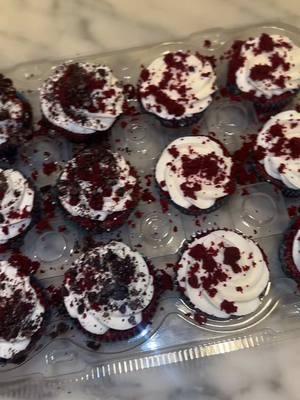 Plain & Oreo Red Velvet Cupcakes 😋 What flavors would you like to see next 🤔 #fyp #redvelvetcupcakes #kailakakesandmore #yummy #desserts #cupcakes #creatorsearchinsights