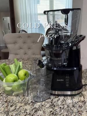 Juicing Celery with my Aeitto cold press juicer. @Aeitto #aeitto #juice #slowjuicer #coldpressedjuice #juicing #juicingrecipes #celeryjuice #EasyRecipe 