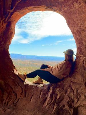 One of the best seats with the dreamiest view in Sedona. 🥹🏜️  This hike was pure perfection! ✨ #sedonaarizona #sedonahiking #sedonacaves 