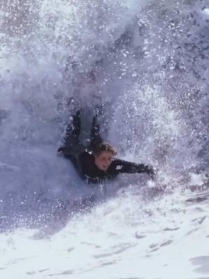 Threading the needle 😁 @Yucca Fins #bodysurf #surf #surftok #wedge #california #beach #bodysurfing #sports #thewedge #surfer #yuccafins #swim #Summer 