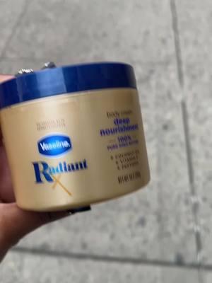 I DON’T WANNA CATCH ANYBODY ASHY WHEN @Vaseline Brand HAS BEEN SATISFYING US🙂‍↕️ GET THE RADIANT X DEEP NOURISHMENT BODY CREAM AT AMAZON #vaselinepartner #skincare 