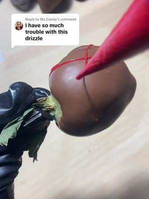 Replying to @Ms.Candy  #treatmaker #tiktok #chocolatecoveredstrawberries #dippedberries #dippedstrawberries #tutorial #strawberrytips #valentines #valentinesstrawberries #valentinesdaygiftideas 