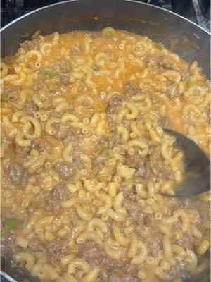 #EasyRecipe This is an absolute family favorite! 🤩  Homemade Hamburger Helper: 1/2 onion 1/2 green pepper 1 lb ground beef 1/2 tsp chili powder 1/2 tsp garlic powder 3 TBSP tomato paste 6 cups water 2 TBSP Beef Bouillon 2.5 cups elbow noodles 8 oz shredded cheese of choice #cookwithme #dinner #mealideas #groundbeef #hanburgerhelper #cooking #pasta 