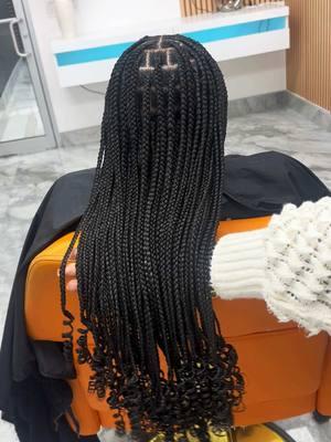 KNOTLESS 💥 #Rosesbraids  #smallknotlessbraids #ombrehair #tbt #ombreknotlessbraids  #Ruskin braider #tampahairstylist #stpetebraider #smallknotlessbraids