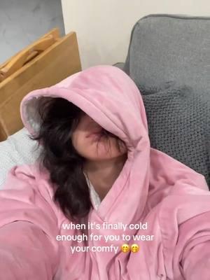 Cold weather = The Comfy weather. It's science. ( : TT/sandraboyadj) #TheComfy #TheComfyLife #WearableBlanket #FeelTheHappy #chillydays #staywarm #coldweather #winterready #layerup #bundledup