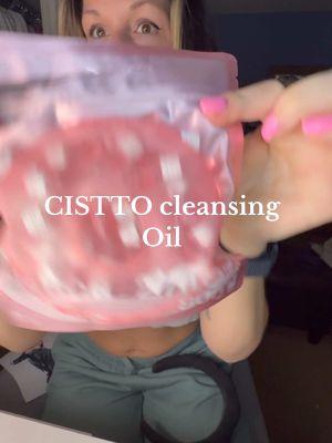 This stuff is amazing I love it 😍 linked for you! #cistto #cardibcistto #cardibcleansingoil #cleansingoil #minimakeup #travelsize #makeupremoval #skincareroutine #girlsdayout #travelalone #galentinesday #valentinesdaypresent #ValentinesDay @Cistto_us @Cistto official 