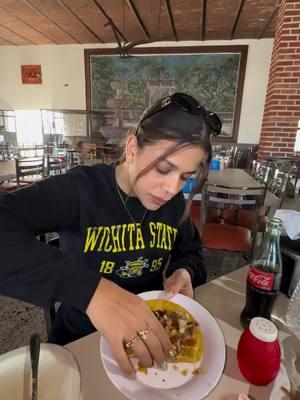 Se acabó la dieta para Karla 😂😂😂 cómo México no hay dos #viaje #mexico #dieta #fyp #tacos #tacosdecarnitas #fypシ゚viral #viralvideo 