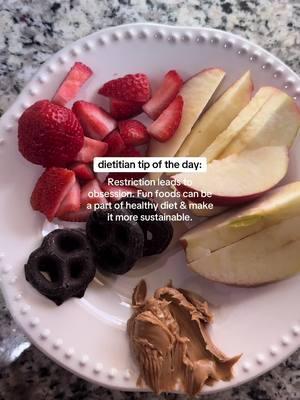 Adding chocolate doesn’t “ruin” this snack, balanced eating includes all food! Incorproating fun foods makes healthy eating more enjoyable & sustainable.✨  #intuitiveeatingofficial #foodfreedomjourney #workwithadietitian #antidietdietitian #antidietculture #antidiettiktok #dietitian #dietitiantips #nutritiontips #foodfreedom #dietitiansoftiktok #insurancedietitian #balancedeating #balancedmeals #balancedplate #balancedsnacks 